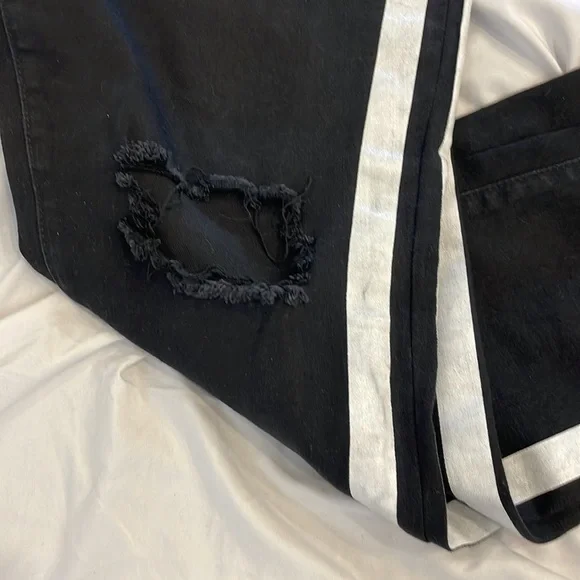 ❌SOLD❌Fashion Nova Carter Side Striped Skinny Jean - Picture 3 of 9